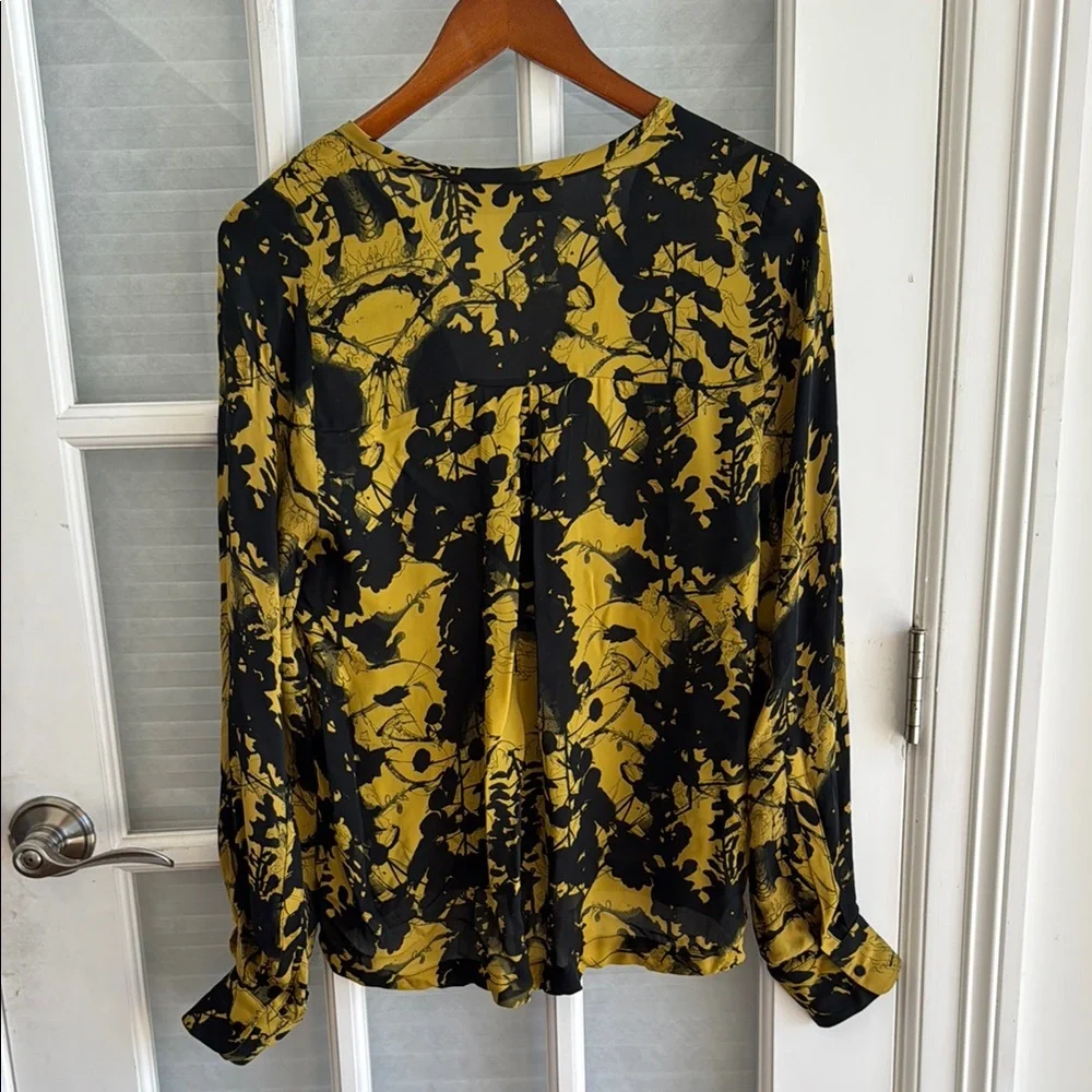 A.L.C. Black and Gold Patterned Blouse XS 100% Washed Silk - Picture 12 of 13